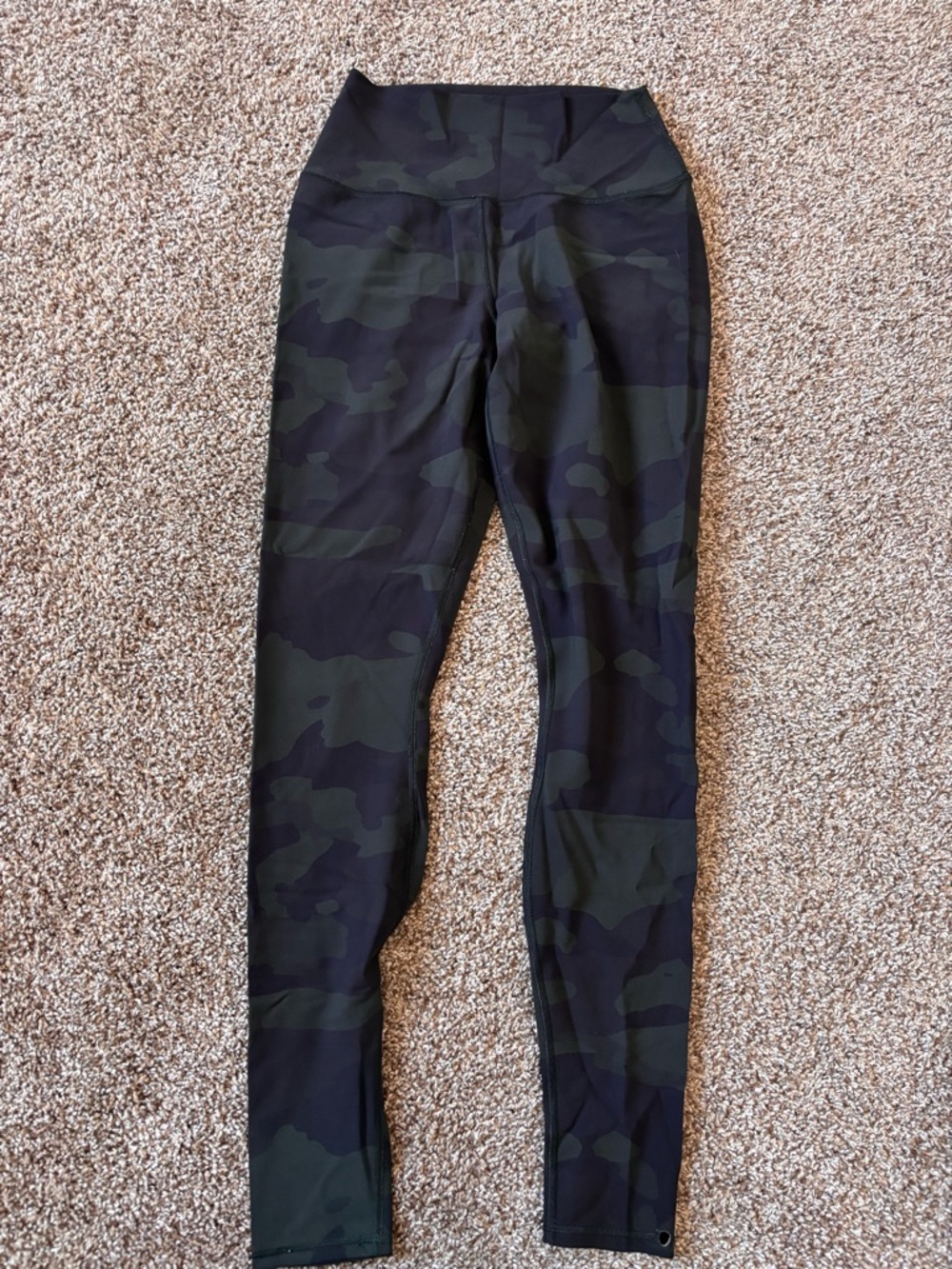 ALO Yoga Camo Leggings – Olive Green & Black